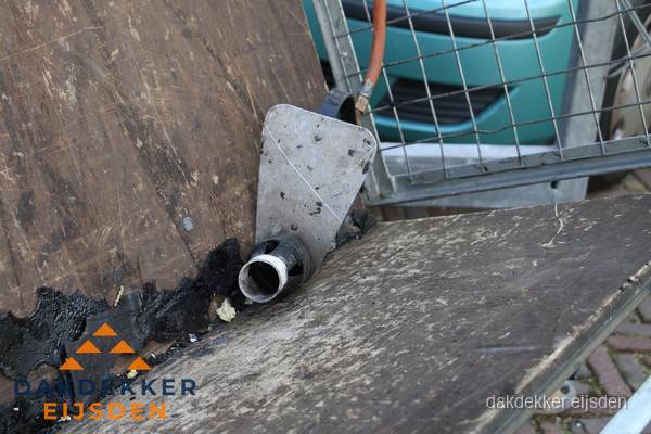 Dakdekkers gasbrander voor bitumen werkzaamheden in Eijsden Dakdekkers gasbrander voor bitumen werkzaamheden in Eijsden