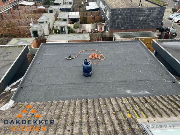 Dakreparatie plat dak met bitumen in Eijsden