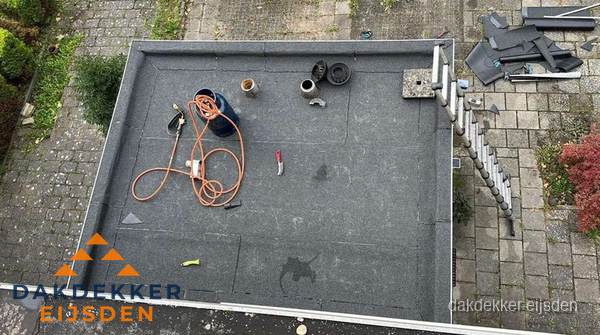 Plat dak met nieuwe bitumen bedekking in Eijsden Plat dak met nieuwe bitumen bedekking in Eijsden