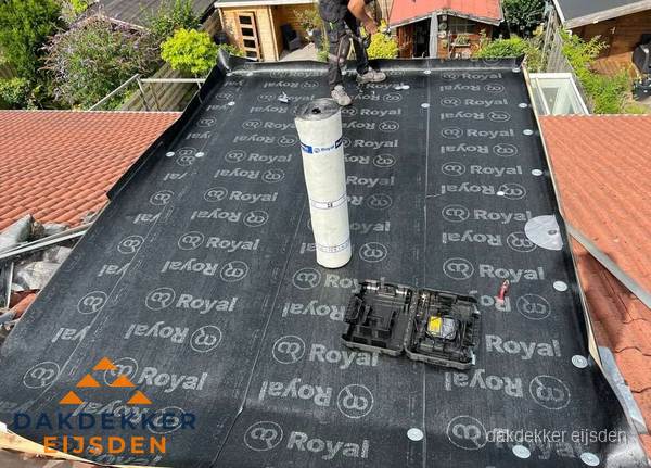 Dakrenovatie met Royal onderdak op plat dak in Eijsden