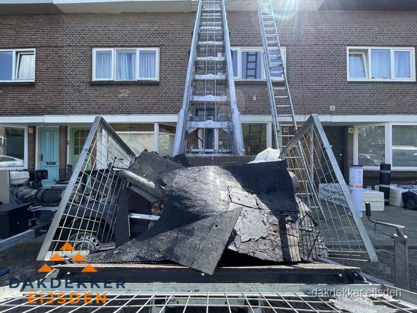 Kosten dakreparatie: dakschade aan flatgebouw in Eijsden Kosten dakreparatie: dakschade aan flatgebouw in Eijsden