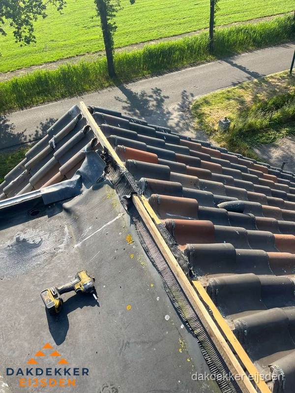 Kosten dakgoot vervangen: werkzaamheden aan dakrand in Eijsden