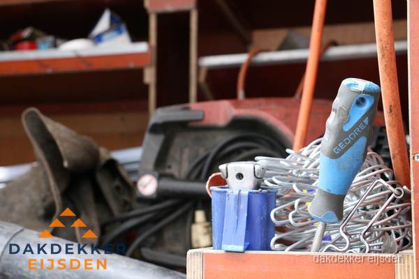 Professioneel gereedschap van dakdekker in Eijsden